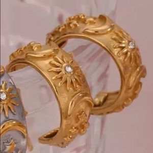 The Gallasia Hoop earring NWT GOLD